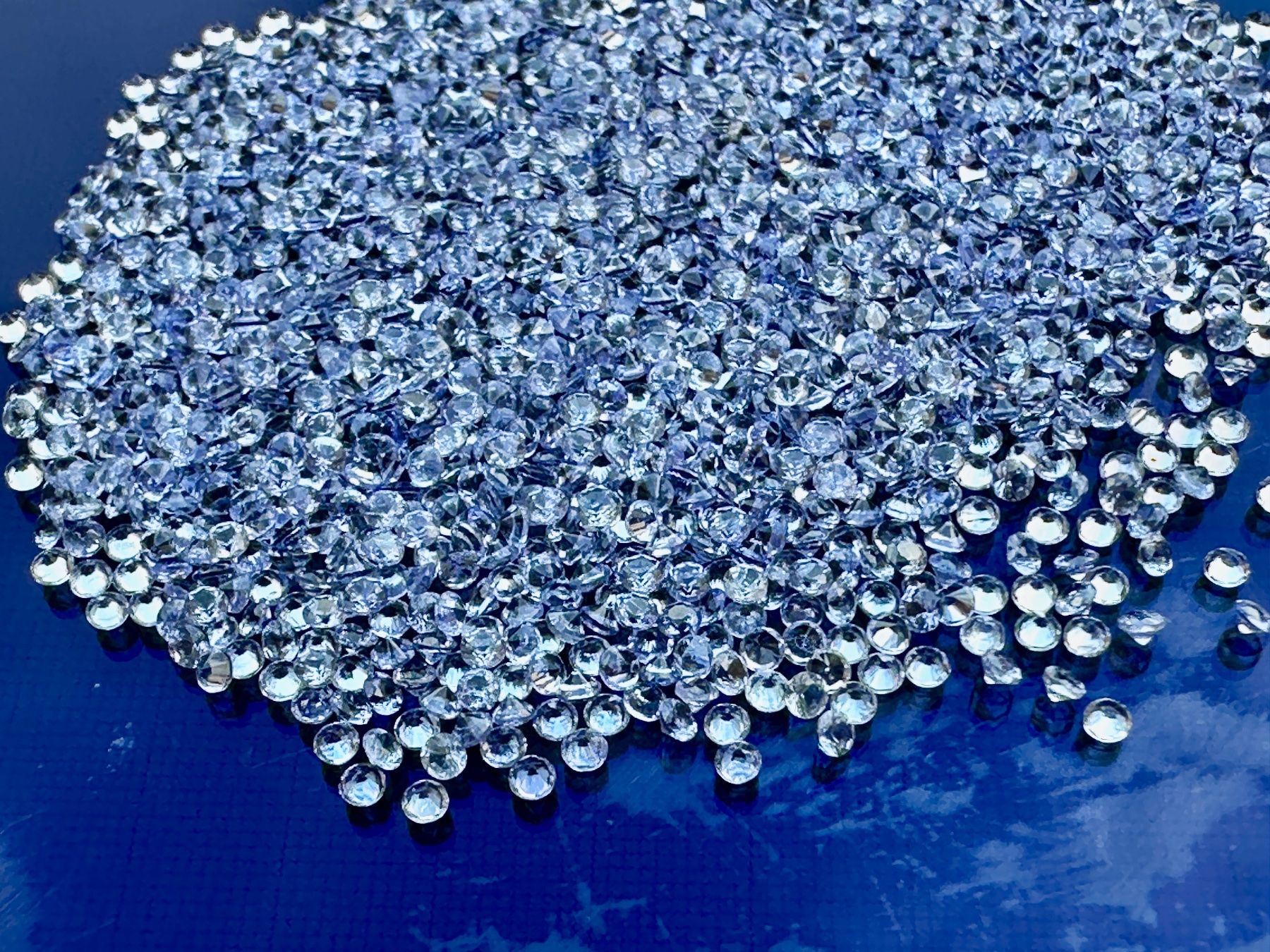 Pietre preziose: 100 St fein Facettiert geschliffene Tansanit  Pointer 1,5 mm – Nuovo (secondo la descrizione) da Langenthal venduto da Seelenfreunde 4