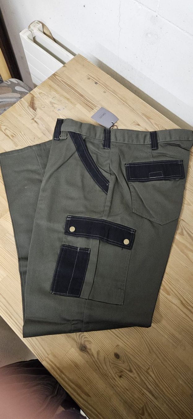 Pantaloni: Arbeits und Freizeithose leicht – Usato da Aeschiried venduto da Delta011 1
