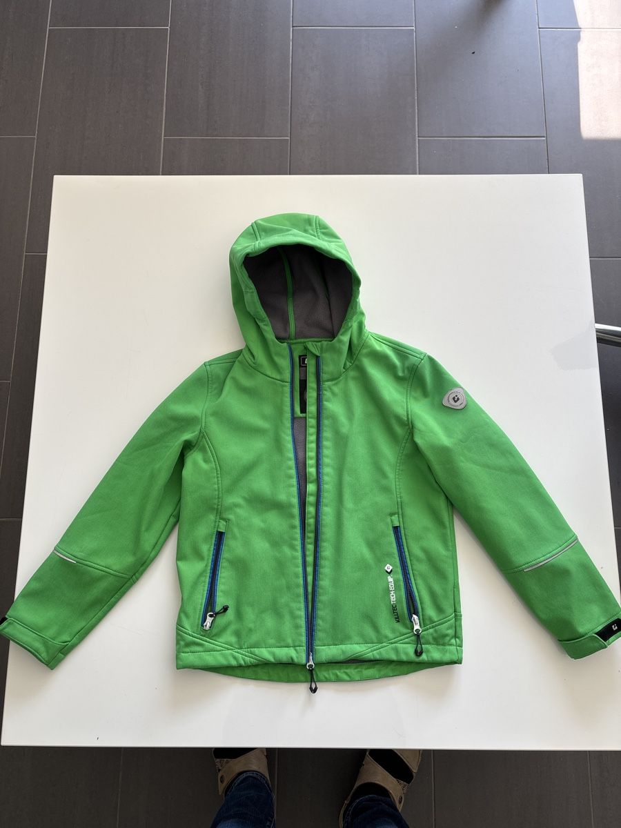 Jacken & Mäntel: Veste softshell 140 – Gebraucht aus Reconvilier von Audrey_11