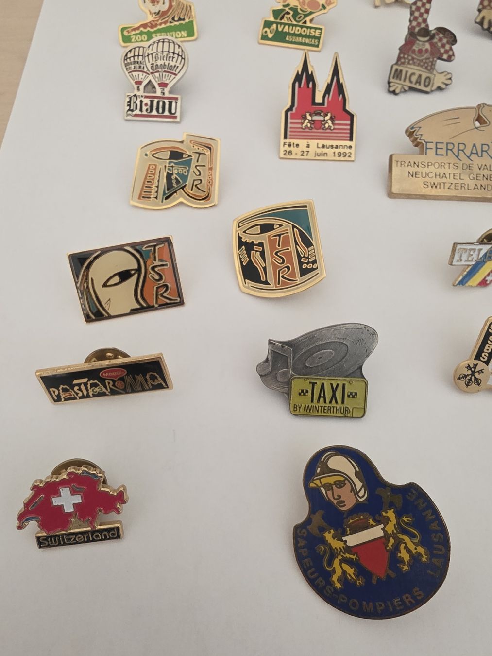 Swiss Placchette & Badge: 21 pins vintage Suisse – Usato da Paudex venduto da Pacalauma 1