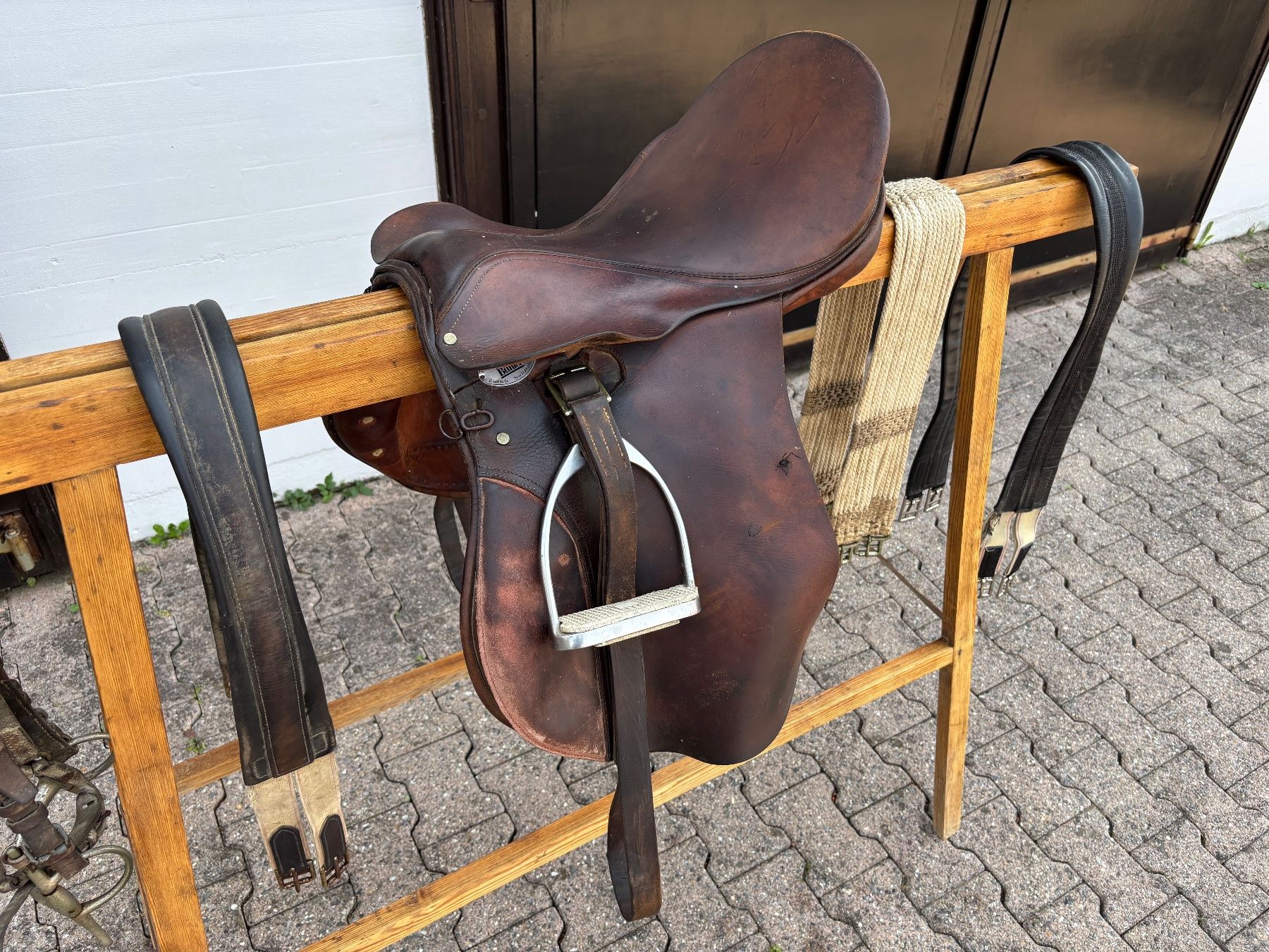 Sattel & Sattelzubehör: alter Pferdesattel aus Leder – Gebraucht aus Feldbach von Fea1 3