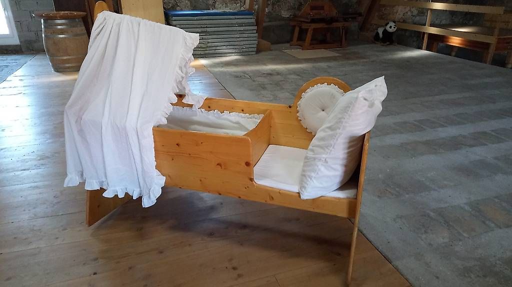 Lits: Berceau basculant artisanal  – D'occasion à Lignières par alm_sms9 4