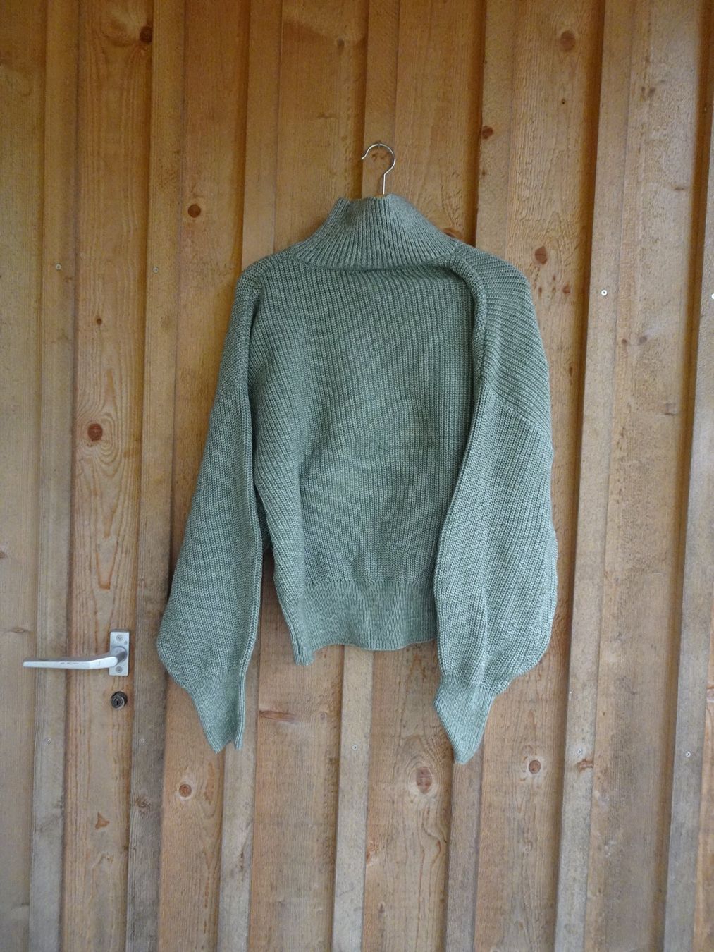 H&M Pullover & Sweatshirts: Warmer Strickpulli von H&M olivgrün Gr. M - 425145 – Gebraucht aus Küssnacht am Rigi von Good4Deckeli 1
