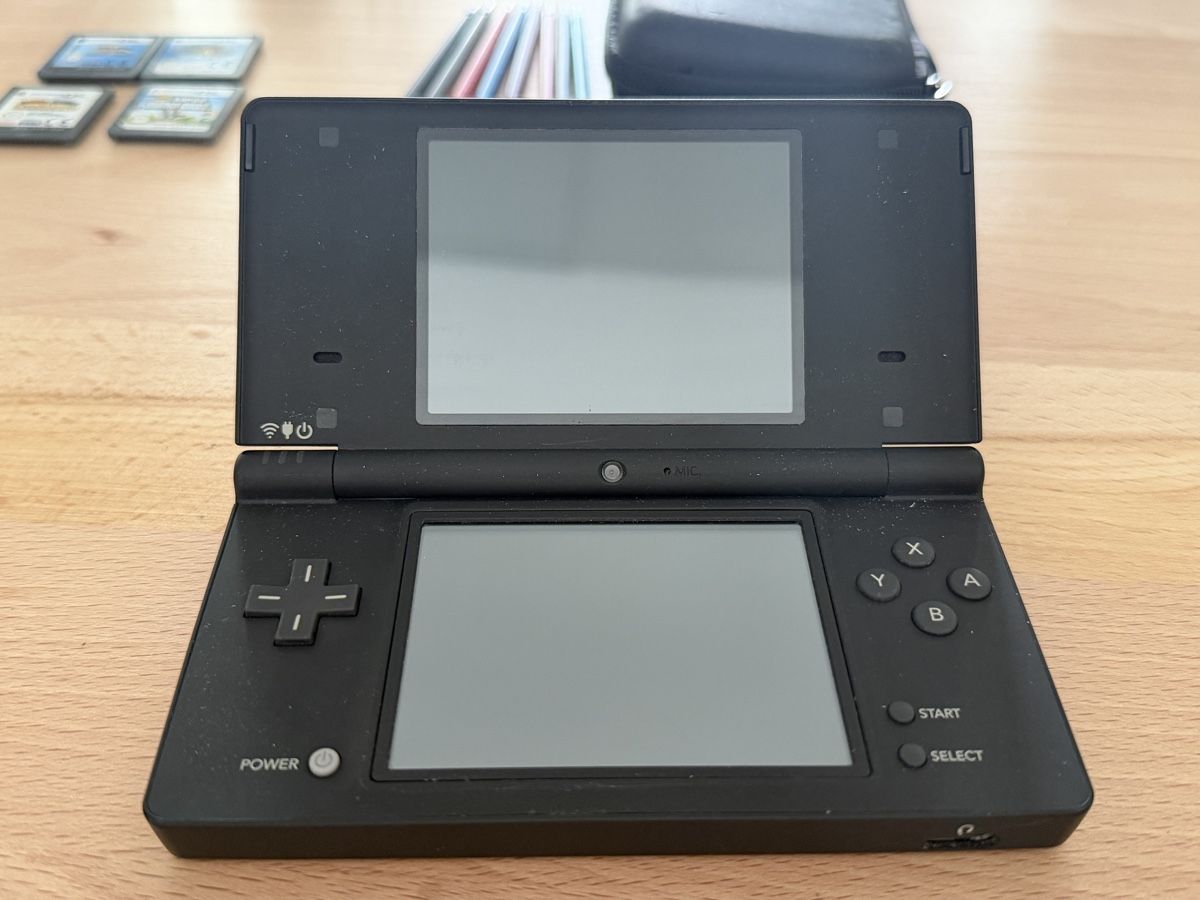 Nintendo Konsolen: Nintendo DSi, 4 Spiele, Ladekabel und Tasche – Gebraucht aus Widnau von Orca007 3