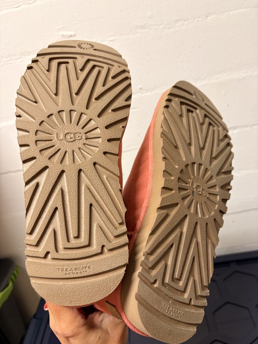 Ugg Damenschuhe: Letzte Runde! Neue UGG Bailey Bow 37 apricot – Neu (gemäss Beschreibung) aus Schaffhausen von 2nd_Glory 2