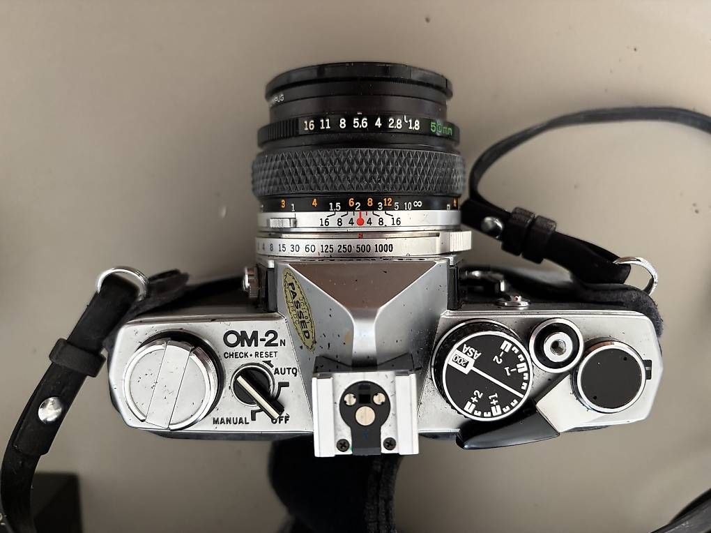 Olympus Fotocamera: Olympus OM-2 Analog-Kamera Set – Usato da Zürich venduto da z_e_r_a22 1