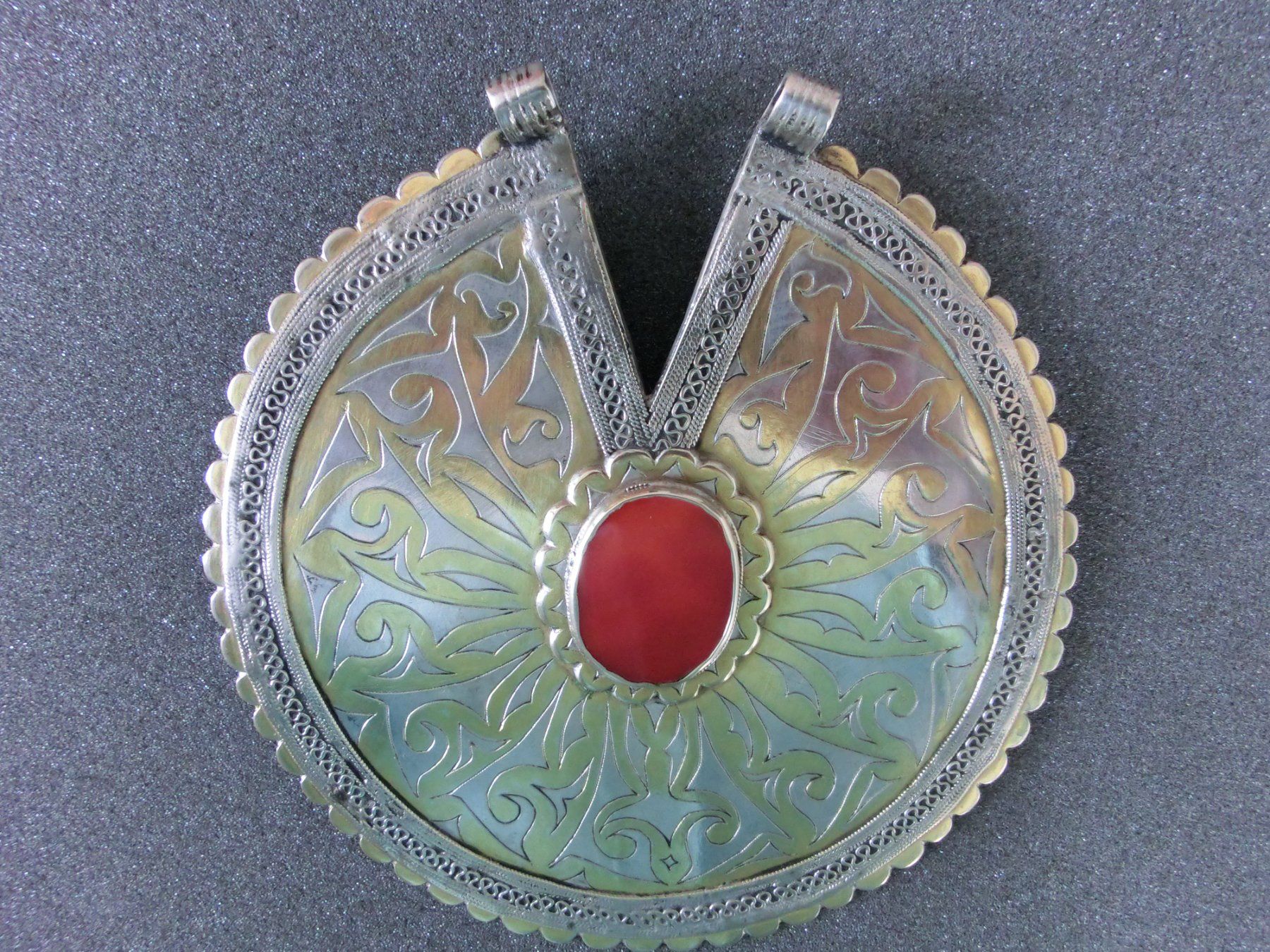 Ciondoli: ANTIKER BRUST - SCHMUCK DER TURKMENEN – Usato da Basel venduto da wyba44 2