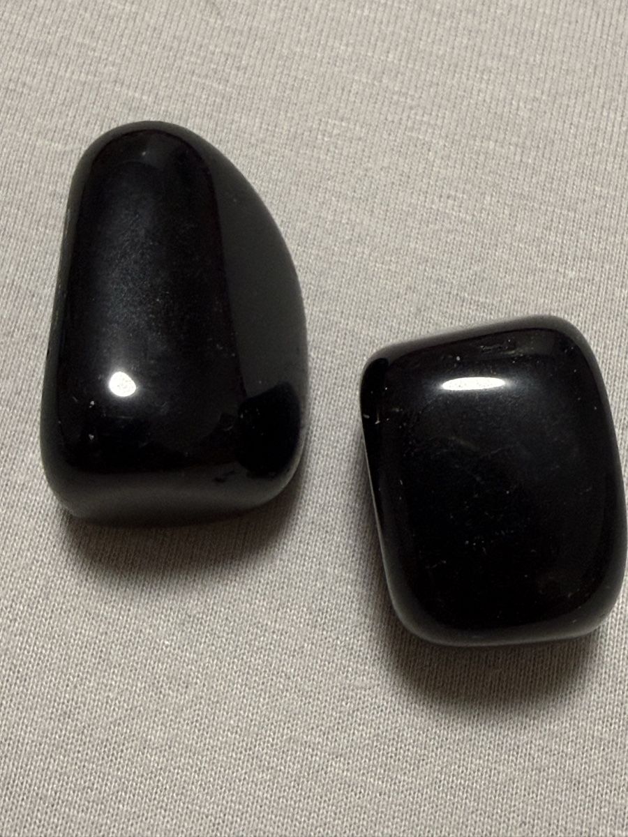 Mineralien & Heilsteine: 2Sk Schwarz Steinen – Gebraucht aus Oberhof von RealStone 4
