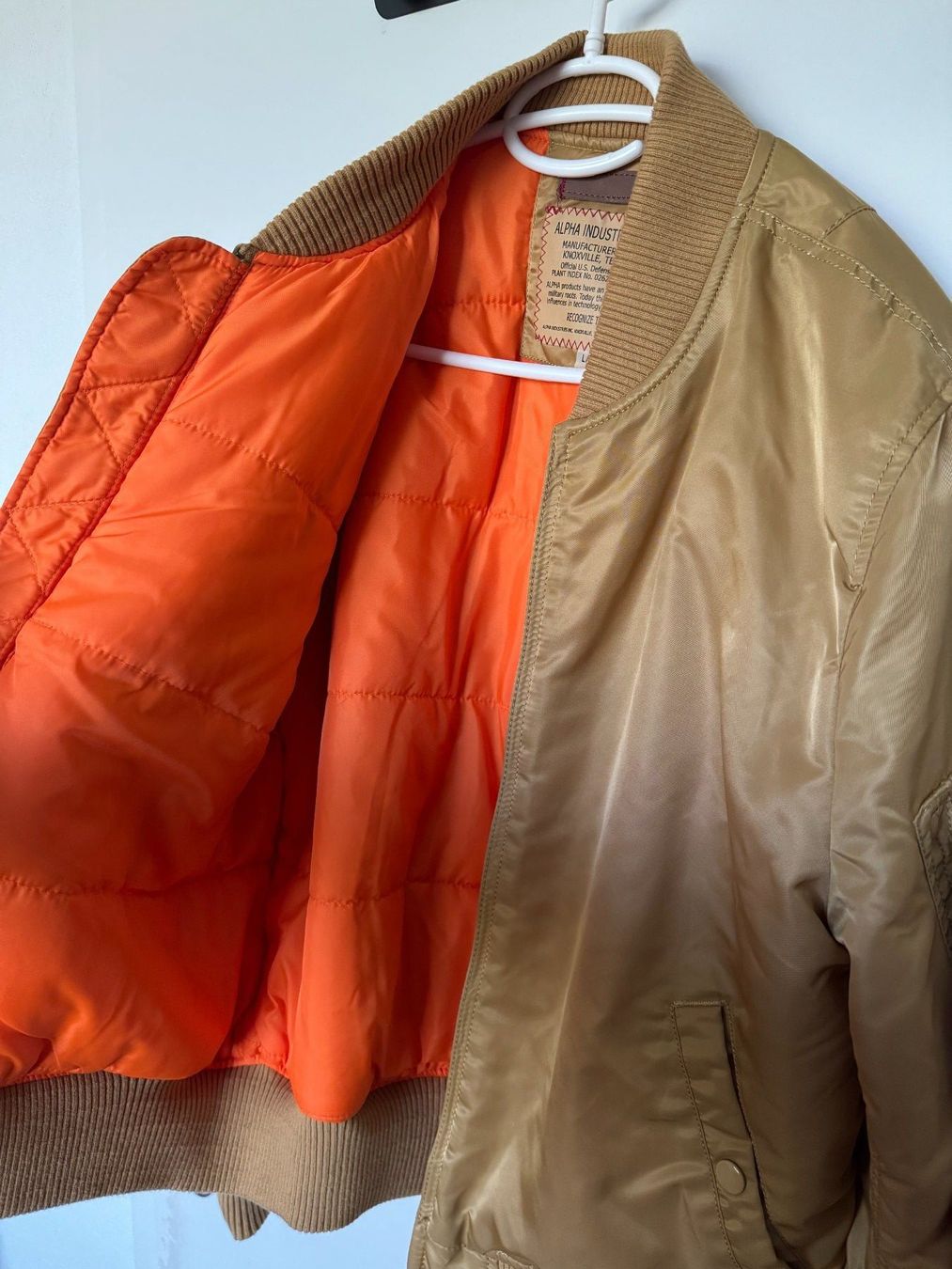 Alpha Industries Giacche: Alpha Industries Bomber GOLD – Nuovo (secondo la descrizione) da Mont-sur-Rolle venduto da ryn_2tlx 2