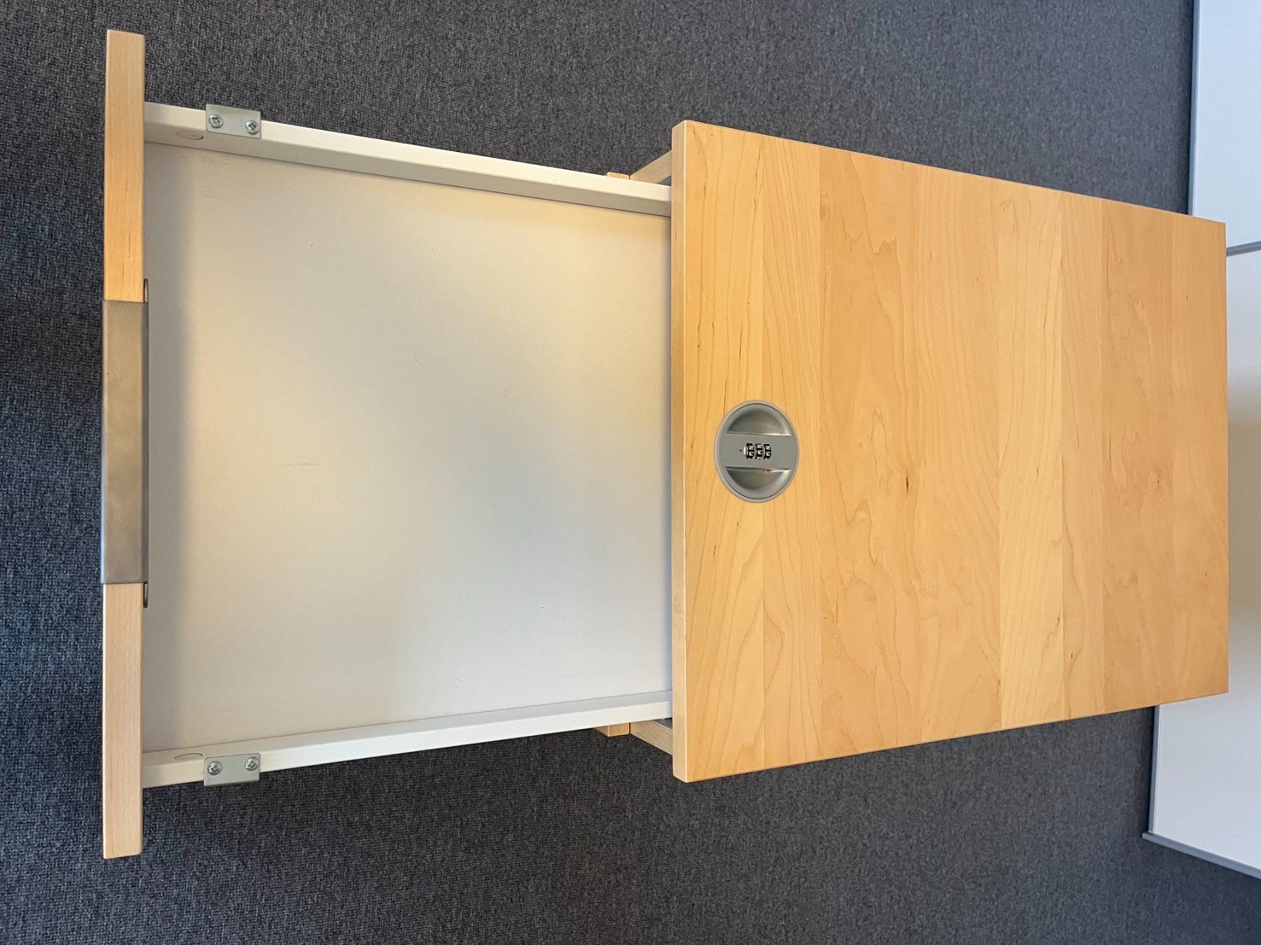 Ikea Bureaux: Schreibtisch mit Rollcontainer Buche Metallgestell von IKEA – D'occasion à Kriens par ch__z8rx 8