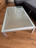 Couchtisch mit Glasplatte