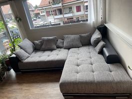 Grosses Sofa, sehr bequem und fast wie neu