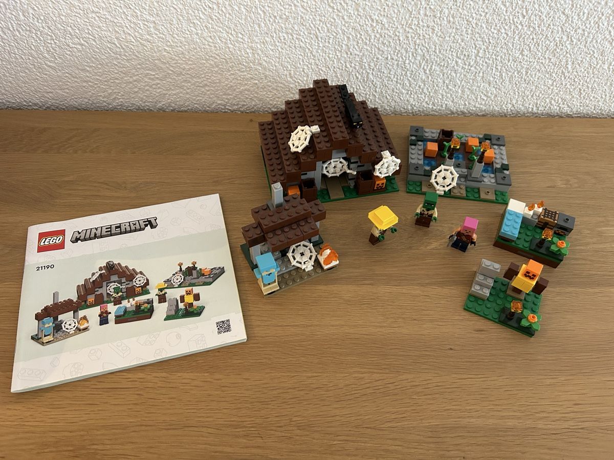 Lego Spielzeuge: Lego Minecraft Das verlassene Dorf 21190 – Gebraucht aus Naters von Gemschhtte 2