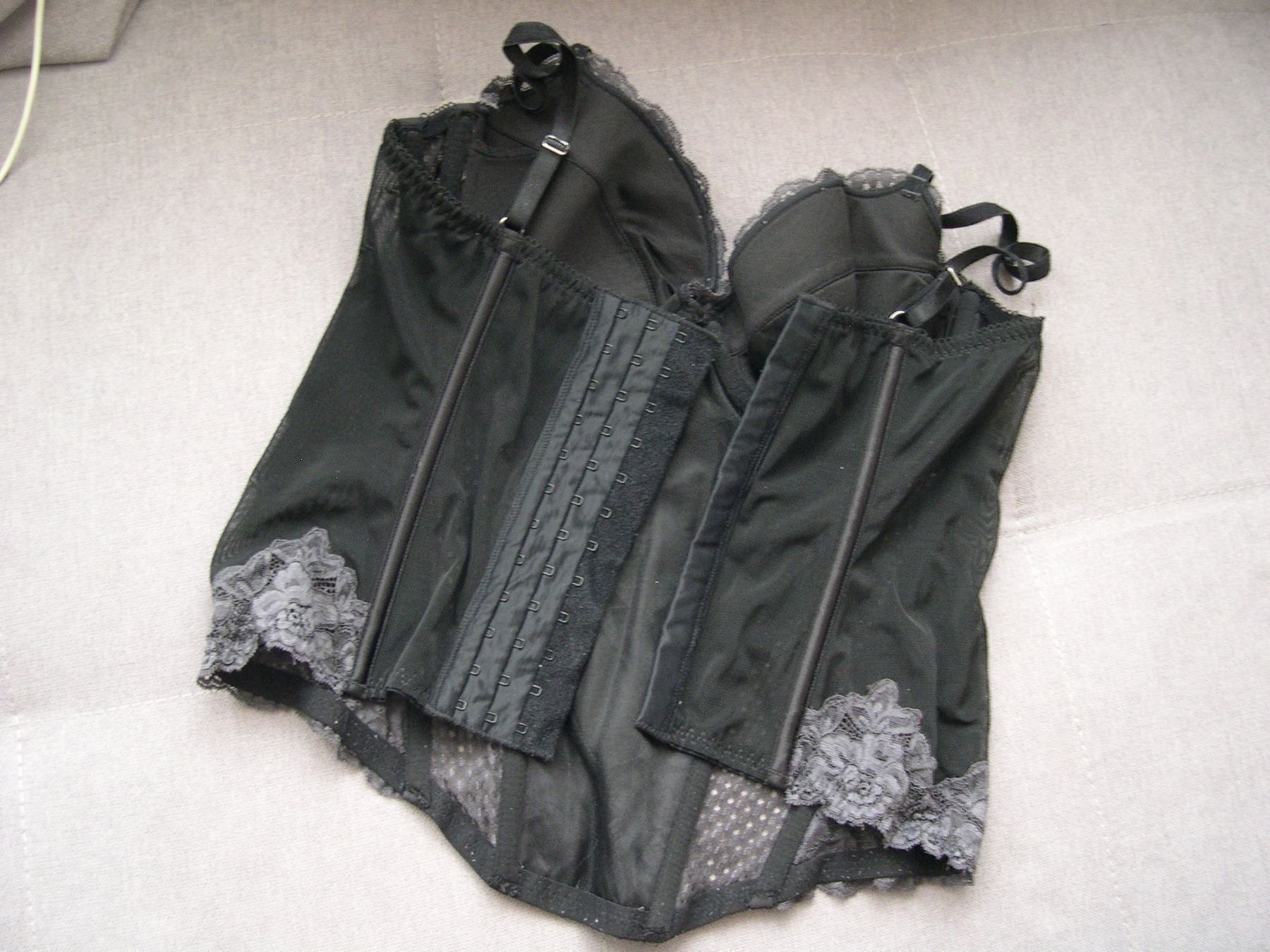 Altra biancheria intima: Schwarzes Damen Corsage mit Spitze Grösse 40 – Usato da Glattbrugg venduto da hap_8w8v 1