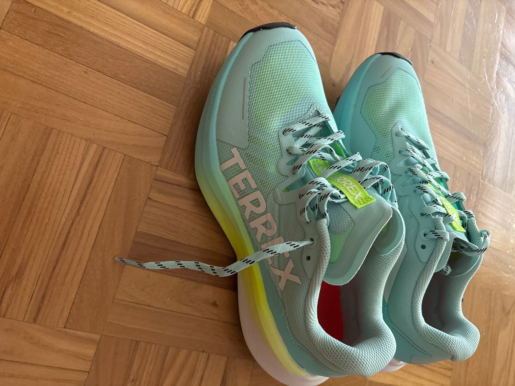 Adidas Scarpe da donna: Adidas Laufschuhe – Usato da Riehen venduto da alm_9nqg 1
