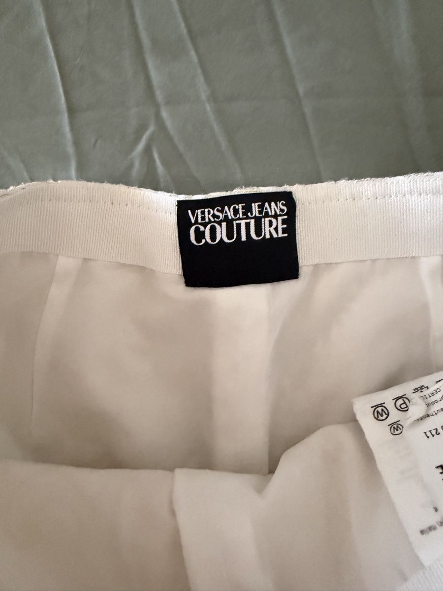 Versace Hosen:  Versace Jeans Couture White Shorts – Gebraucht aus Horgen von Elizhadz 4