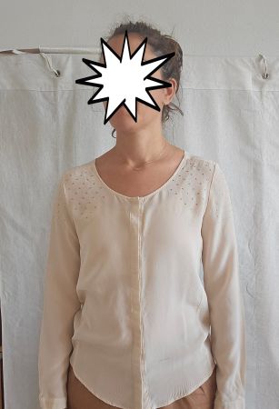 Blouse Ekyog taille 36fr soie crème, clous argentés