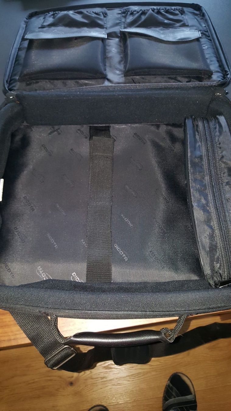 Valigie & Borse: Dicota Laptop Tasche schwarz Material: Kunststoff Coretex – Usato da Weggis venduto da Goldengel5 1