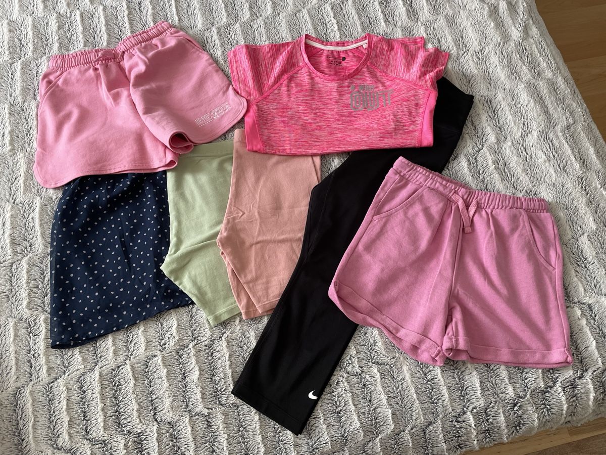 Lotti & Set di vestiti: Kleiderpaket für Mädchen 1. – Usato da Rothenburg venduto da keny79z5 1