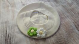 👣 Süsses Strick-Barett mit Häkel-Blumen