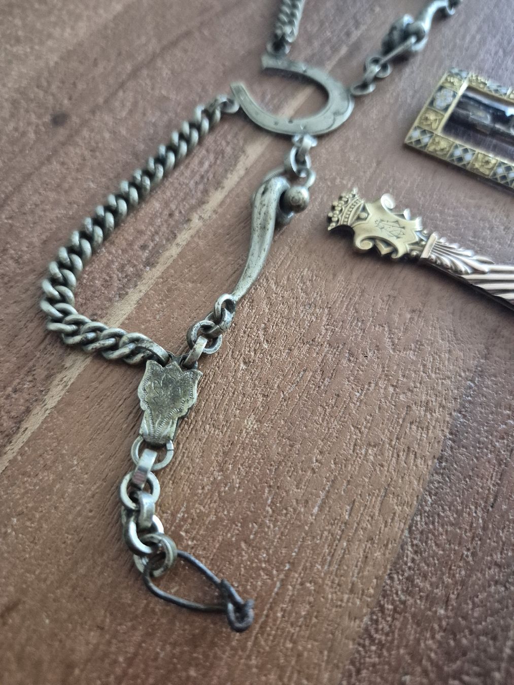 Altri accessori per orologi: Antike Chatelaine-Uhrenkette, Gürtelschnalle, Brieföffner – Usato da Zürich venduto da Dalema13 4