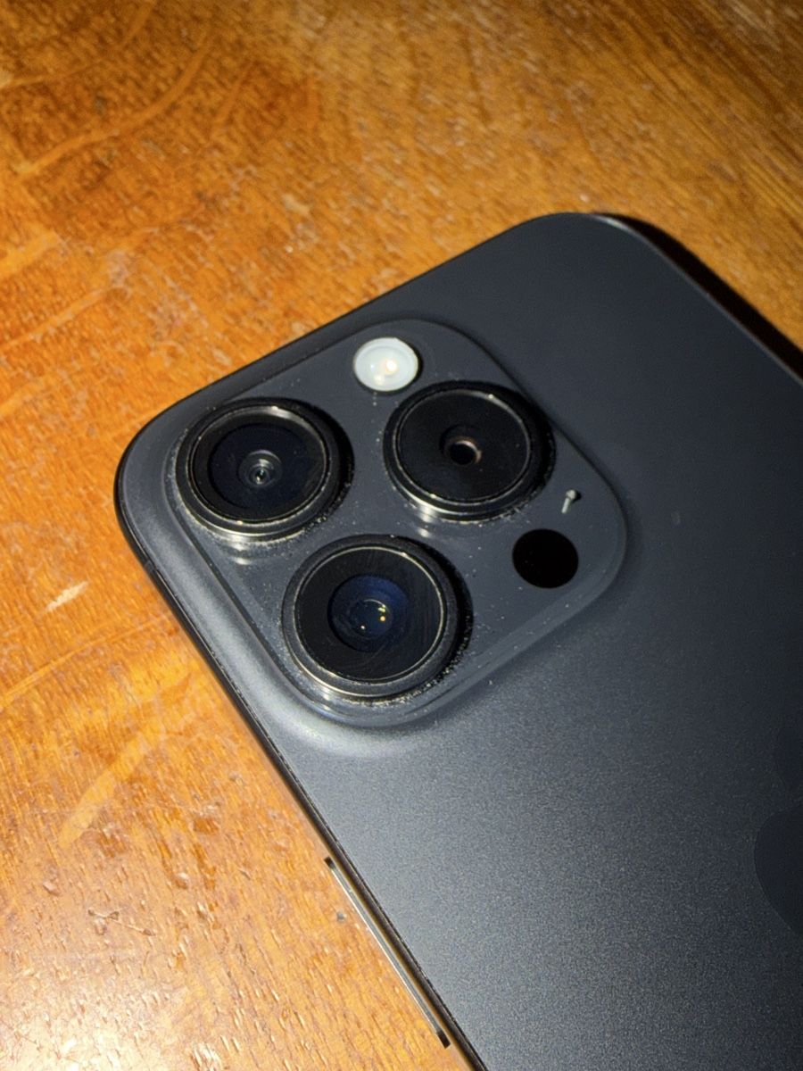 Apple Portables: Iphone 15 Pro iCloud locked – Défectueux à Emmen par NathanVialon 3