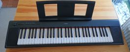 Digital Piano Yamaha Piaggero NP-12 black good condition