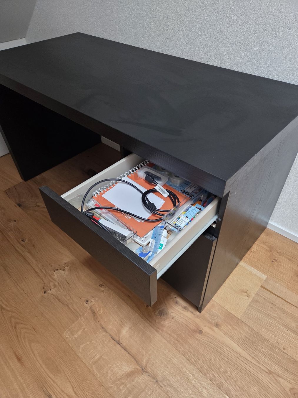 Ikea Scrivanie: Schreibtisch Ikea Malm – Usato da Lostorf venduto da Mir_gqg8 1
