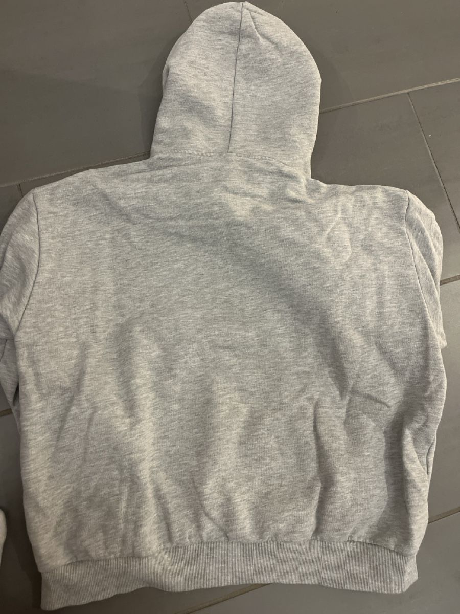 Pull&Bear Maglioni & Felpe: Grauer Brooklyn Hoodie von Pull&Bear, Grösse S – Usato da Gysenstein venduto da happy_life_ 2