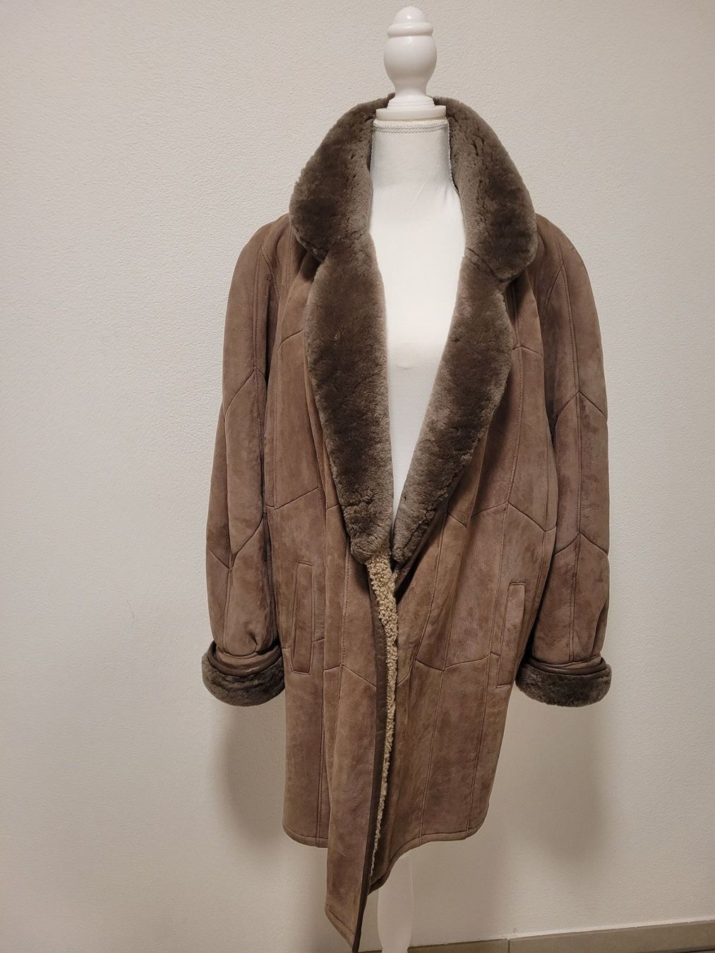 Mäntel: Lammfell Damen Mantel Gr. 46 – Gebraucht aus Schaan von car_wrv2