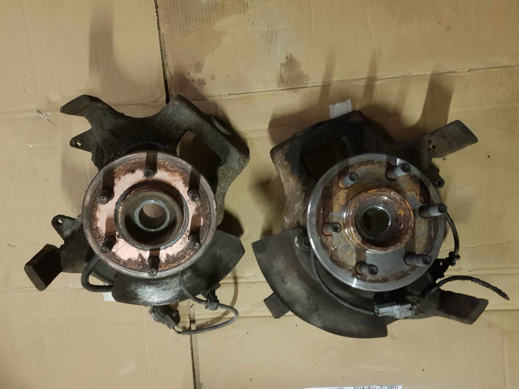 Dodge Tutti pezzi di ricambio auto: Achsschenkel vorne für Dodge Durango – Usato da Niedergösgen venduto da usc_8qc6
