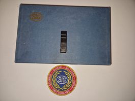 blaue Kartonbox Ladehilfe und Patch Sig P210