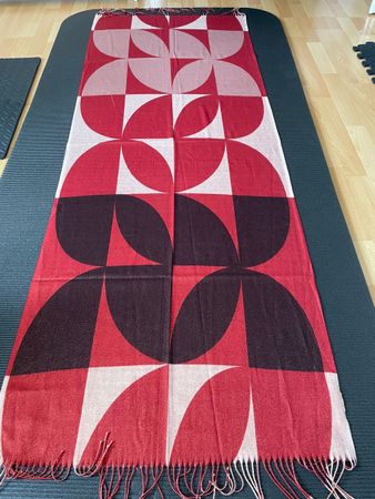 Foulard femme rouge motifs géométriques bon état
