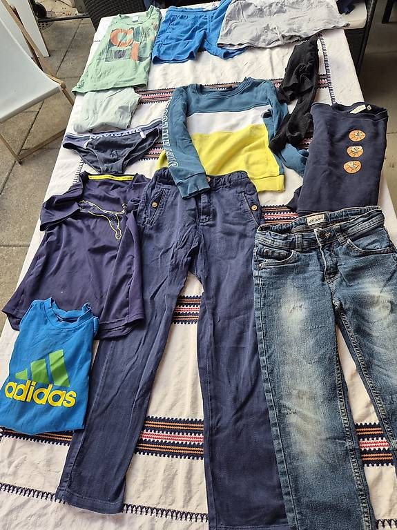 Lotti & Set di vestiti: Kleider Jungs Grösse 128 – Usato da Zürich venduto da RaffaelaT