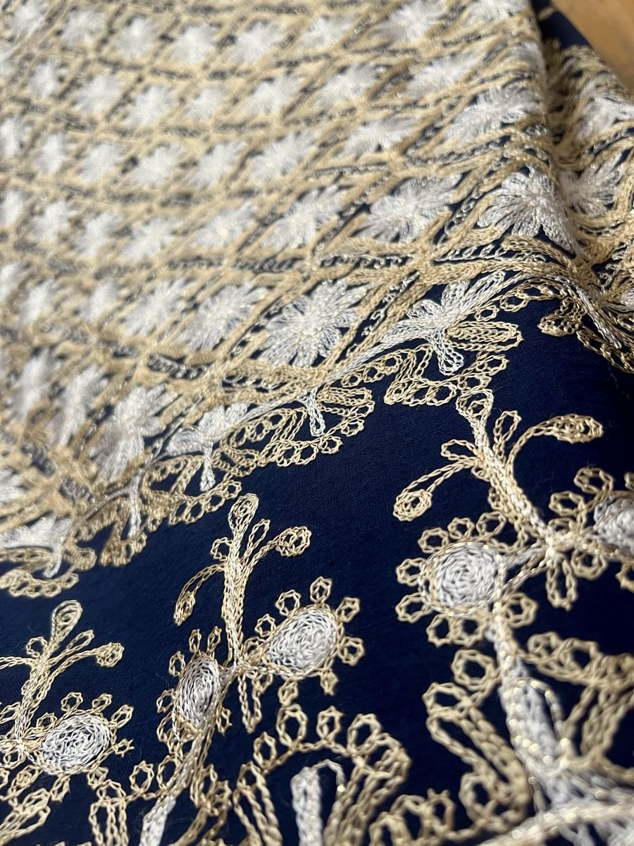 Sonstige Tischwäsche: Superbe Nappe Indienne Brodée Or Argent Style Oriental Boho  – Neu (gemäss Beschreibung) aus Genève von DELIRBEADS 2
