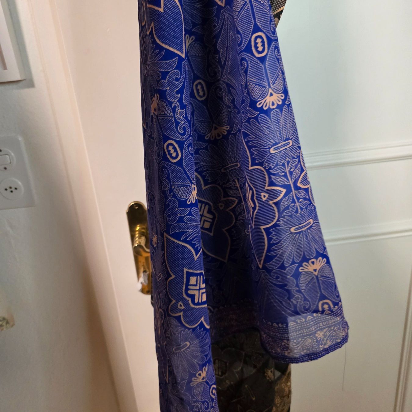 Foulards & écharpes: Schicker Schal blau gold gemustert Vintage – D'occasion à Wald ZH par CapLux 2