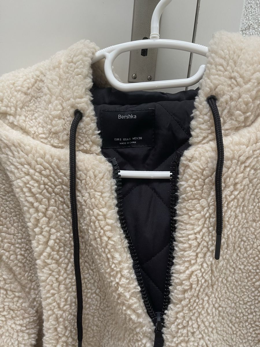 Bershka Jacken: Teddyfell Jacke Beige, Bershka – Gebraucht aus Endingen von rahelj 2