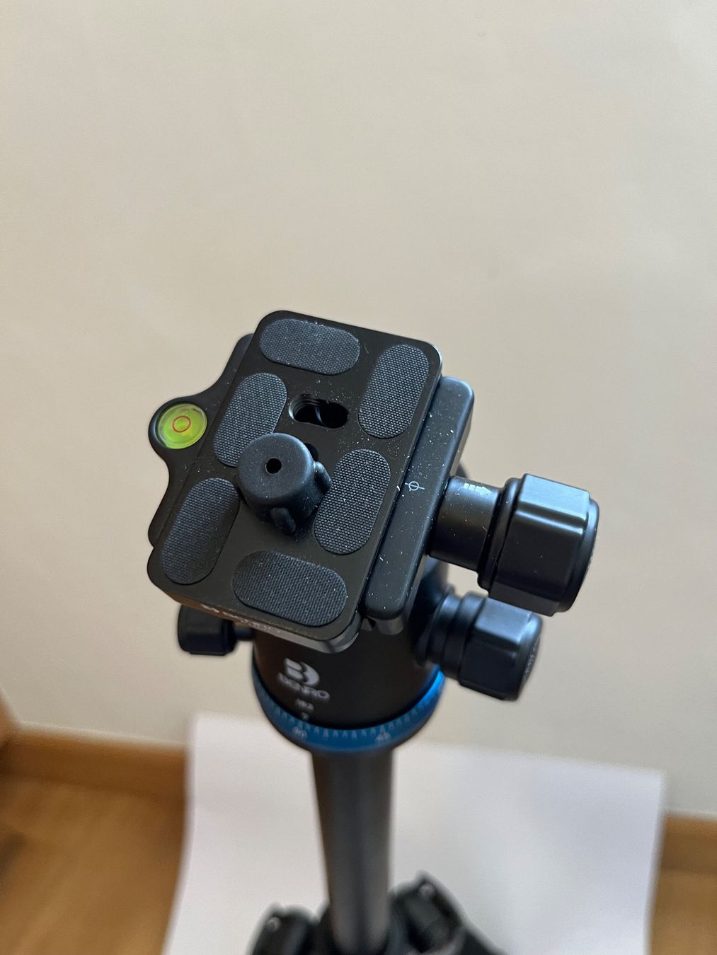 Poster & Bilder: BENRO FIF28AIB2 tripod - NEW – Neu und originalverpackt aus Pontresina von cli_g8qv 3