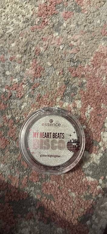 Make-up: Highlighter glitzer: my heart beats disco essence – Usato da Oberentfelden venduto da ale_k6mj
