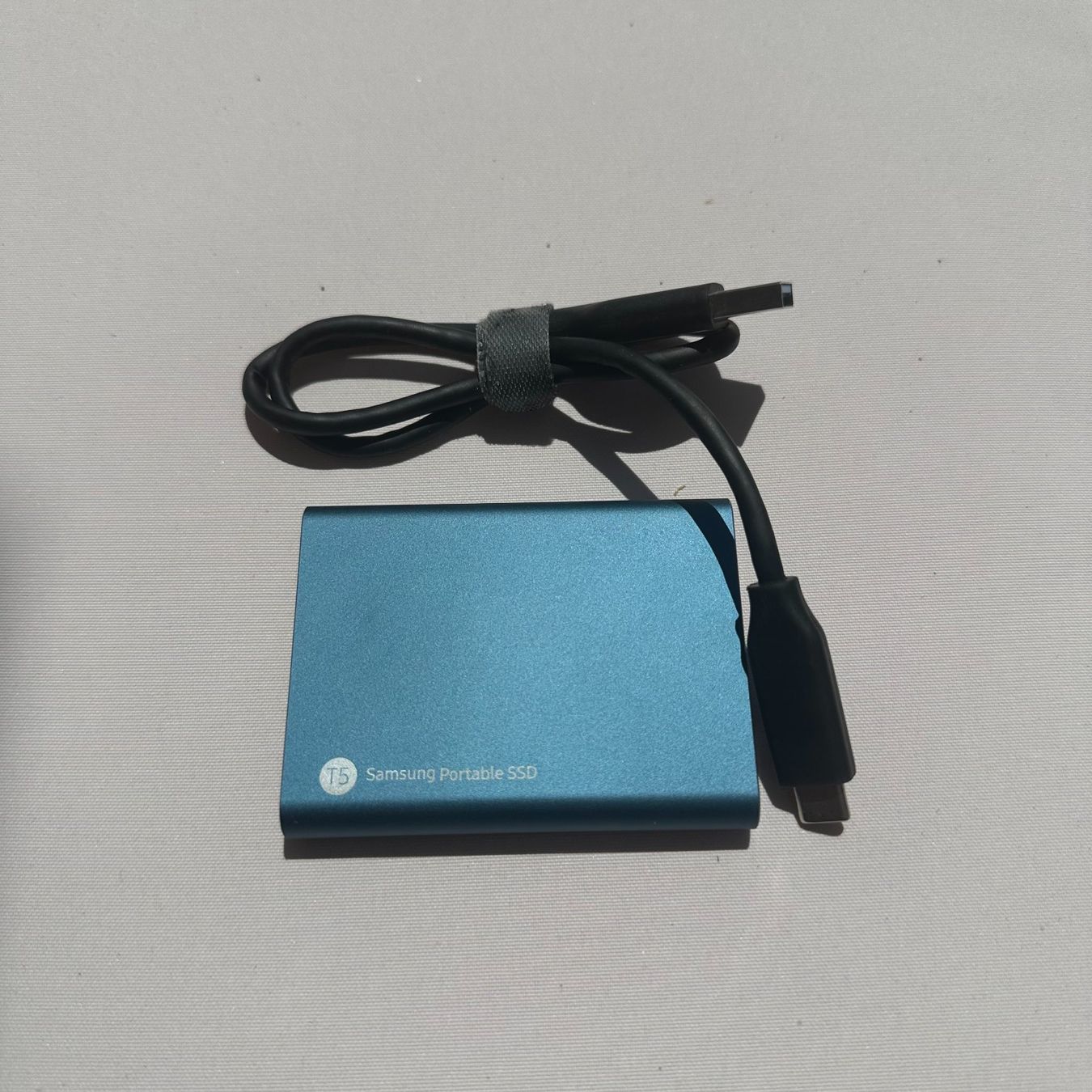 Samsung Dischi rigidi: Samsung Portable SSD T5 500GB Blau – Usato da Steffisburg venduto da loollittaa 1
