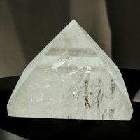 Pyramide de cristal de roche, pierre naturelle
