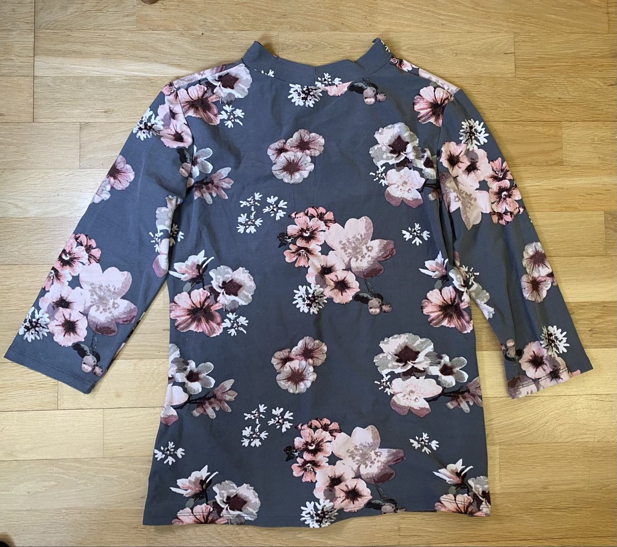 T-shirt: T-Shirt S/M – Usato da Zürich venduto da Mariaov 1