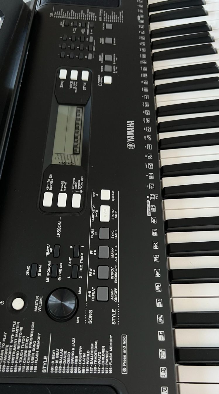 Strumenti musicali: Piano Yamaha PSR-E363 avec support de clavier – Usato da Denges venduto da Alainh7 1