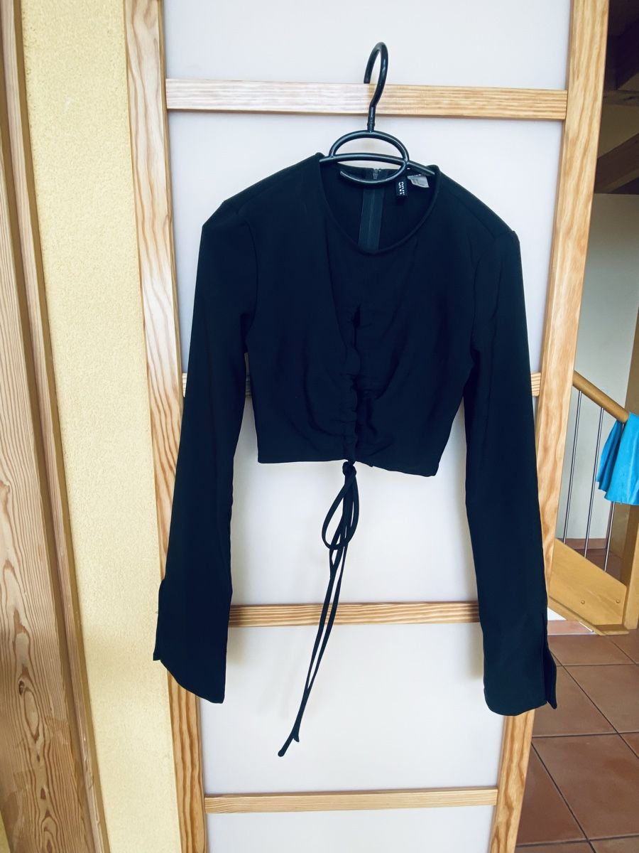 H&M Top: Magnifique haut – Nuovo (secondo la descrizione) da Belmont-sur-Lausanne venduto da chu_vxf5 1