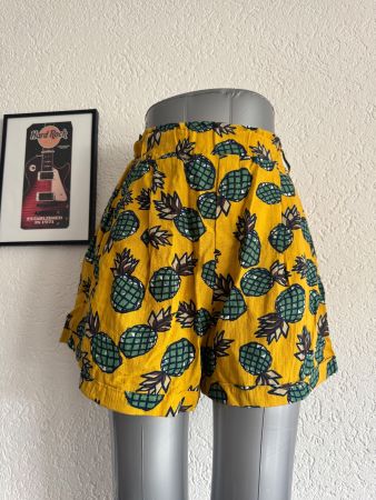Damen Shorts Gelb tropischem Ananas-Print Sommerlich Gr. S