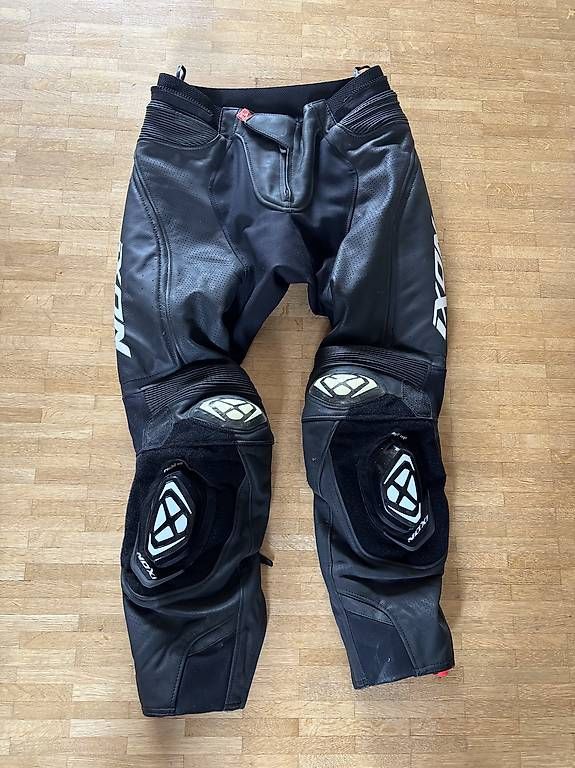 Pantalons: Pantalon moto cuir ixon vendetta – D'occasion à Meinier par guillaume.crt