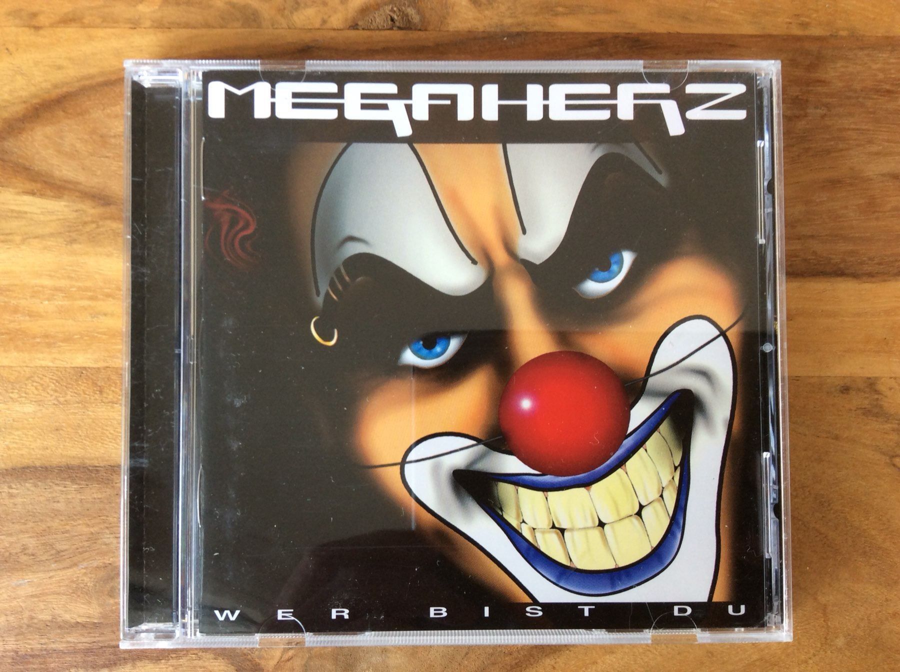 CD: CD Megaherz - Wer Bist Du (NM) – Usato da Horgen venduto da flyingpenguin2000