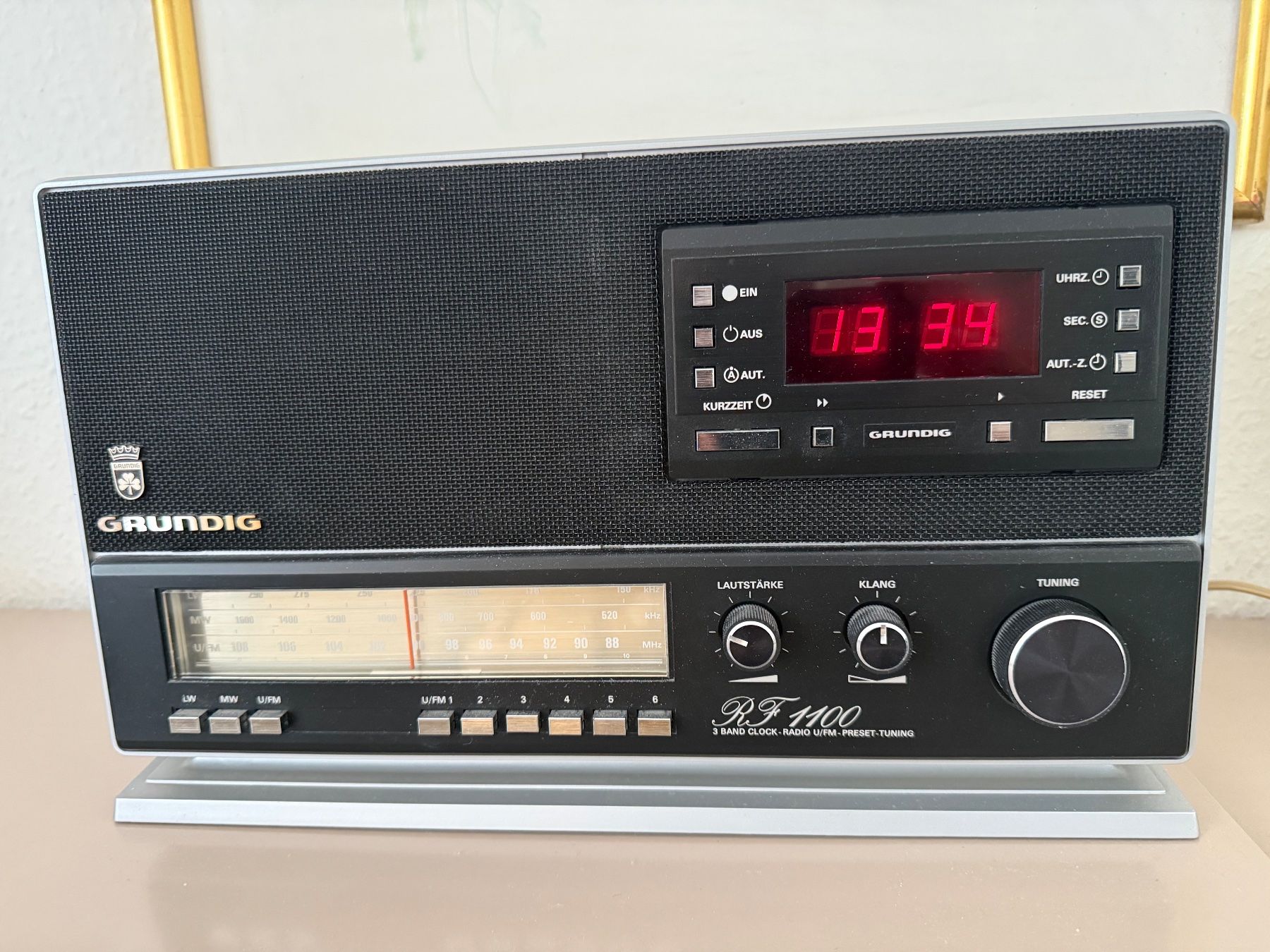 Grundig Radio: Radio Grundig RF 1100 – Usato da Schlieren venduto da rom_7z6m