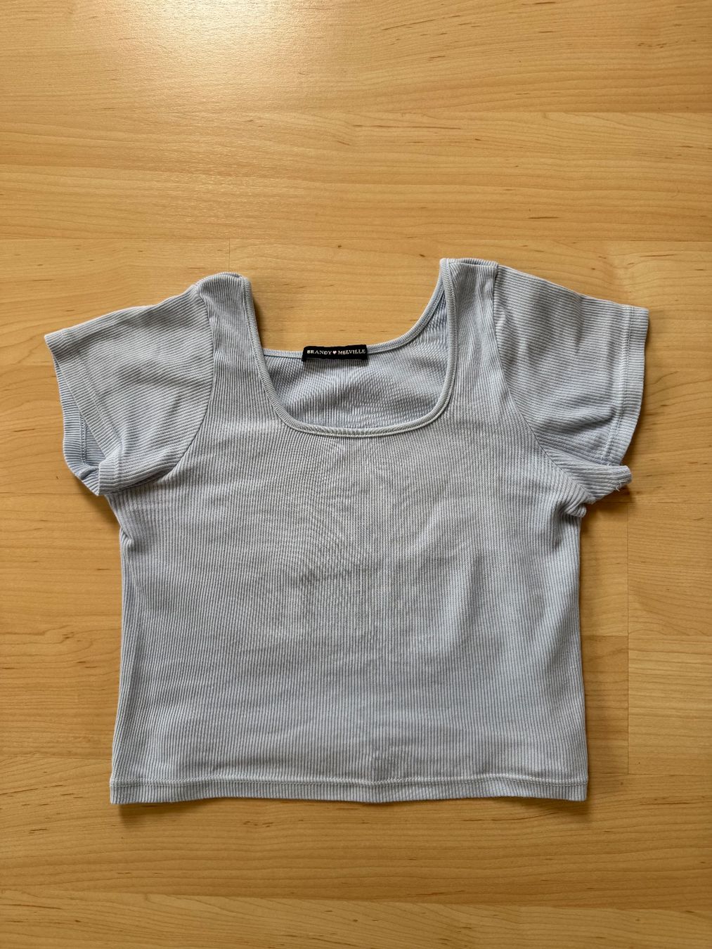 Brandy Melville T-shirt: T-shirt bleu clair - Brandy Melville – Usato da Denens venduto da sar_5wlm 2