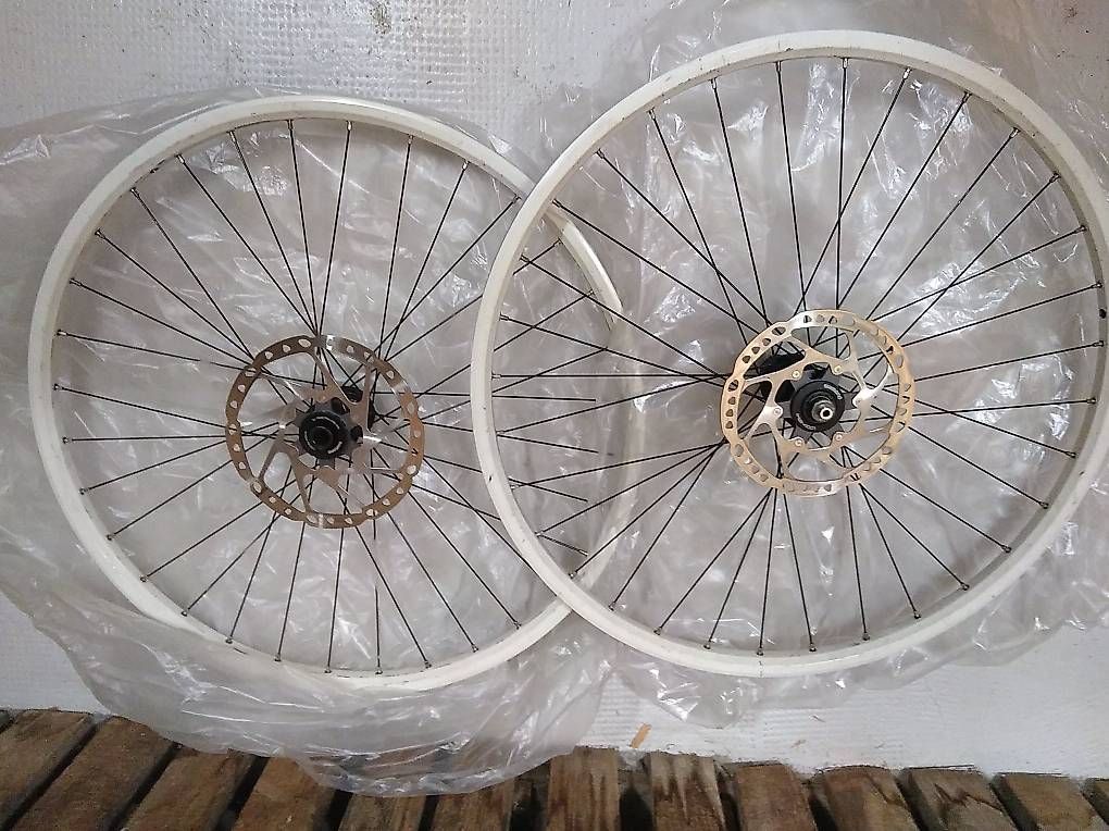 Pezzi di ricambio: Rues VTT 26" Sun Ringlé Shimano XT 9-10v – Usato da Genève venduto da sphakka